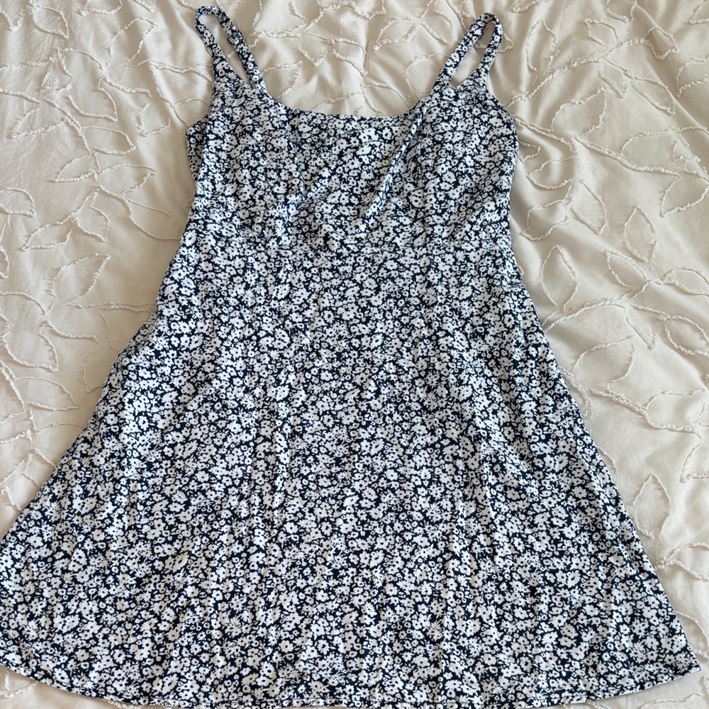 Old Navy Navy and White Floral Smocked Cami Dress w/ Pockets